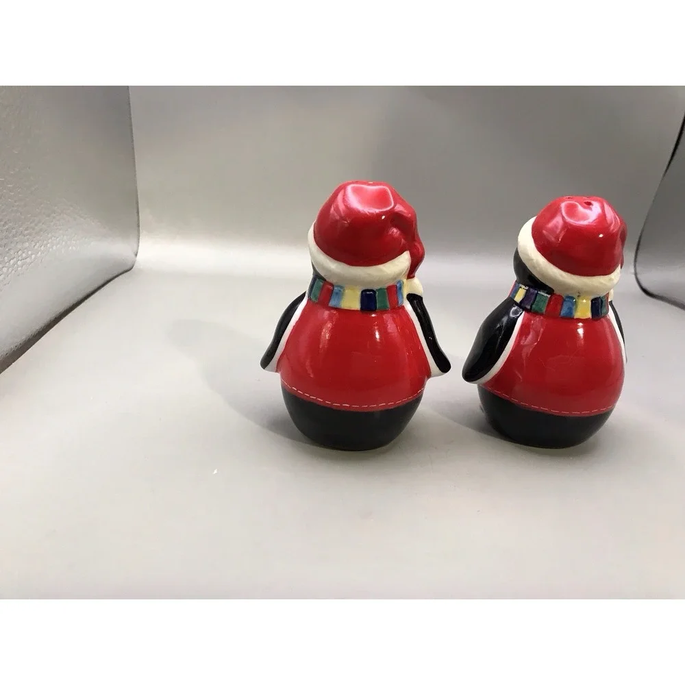 Scott's Christmas Collectables Penguin Salt & Pepper‎ Shakers With Box